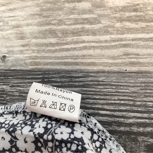 S Christina Monochrome Floral Patterned pull on skirt. Size S/M - Picture 7 of 7